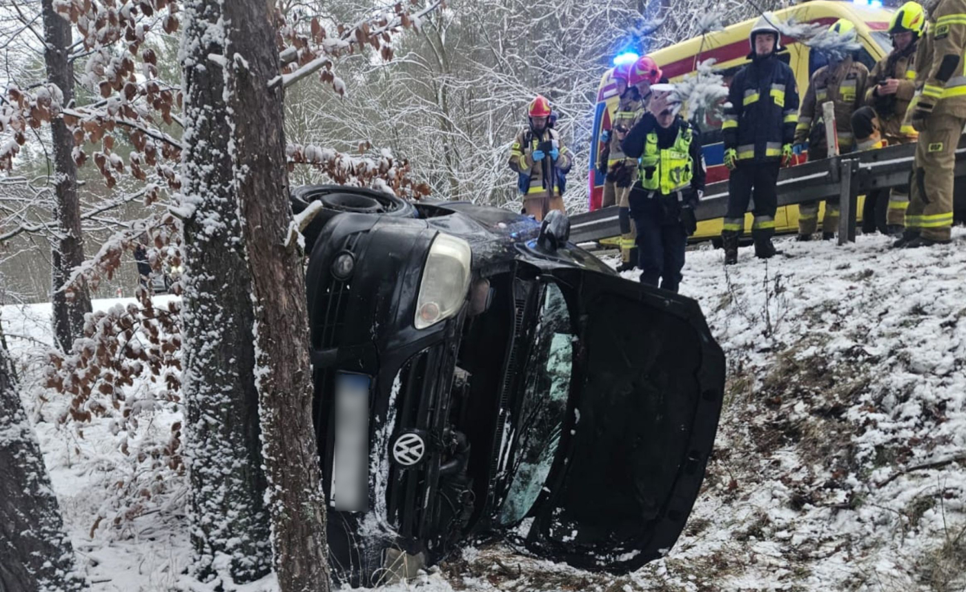 Dachowanie volkswagena na DK22 koło Gorzowa