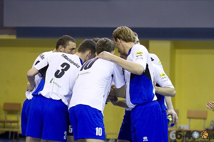 Maciejewicz wraca na boisko, Kocik debiutuje jako trener