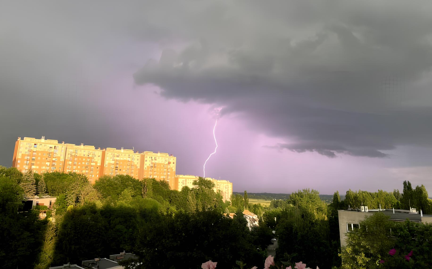 Burze, ulewny deszcz i grad. Ostrzeżenie IMGW dla Gorzowa