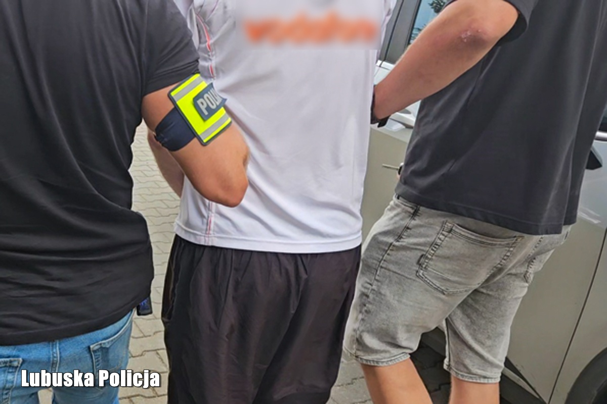 Dusił i ranił nożem matkę. Usłyszał zarzut usiłowania zabójstwa