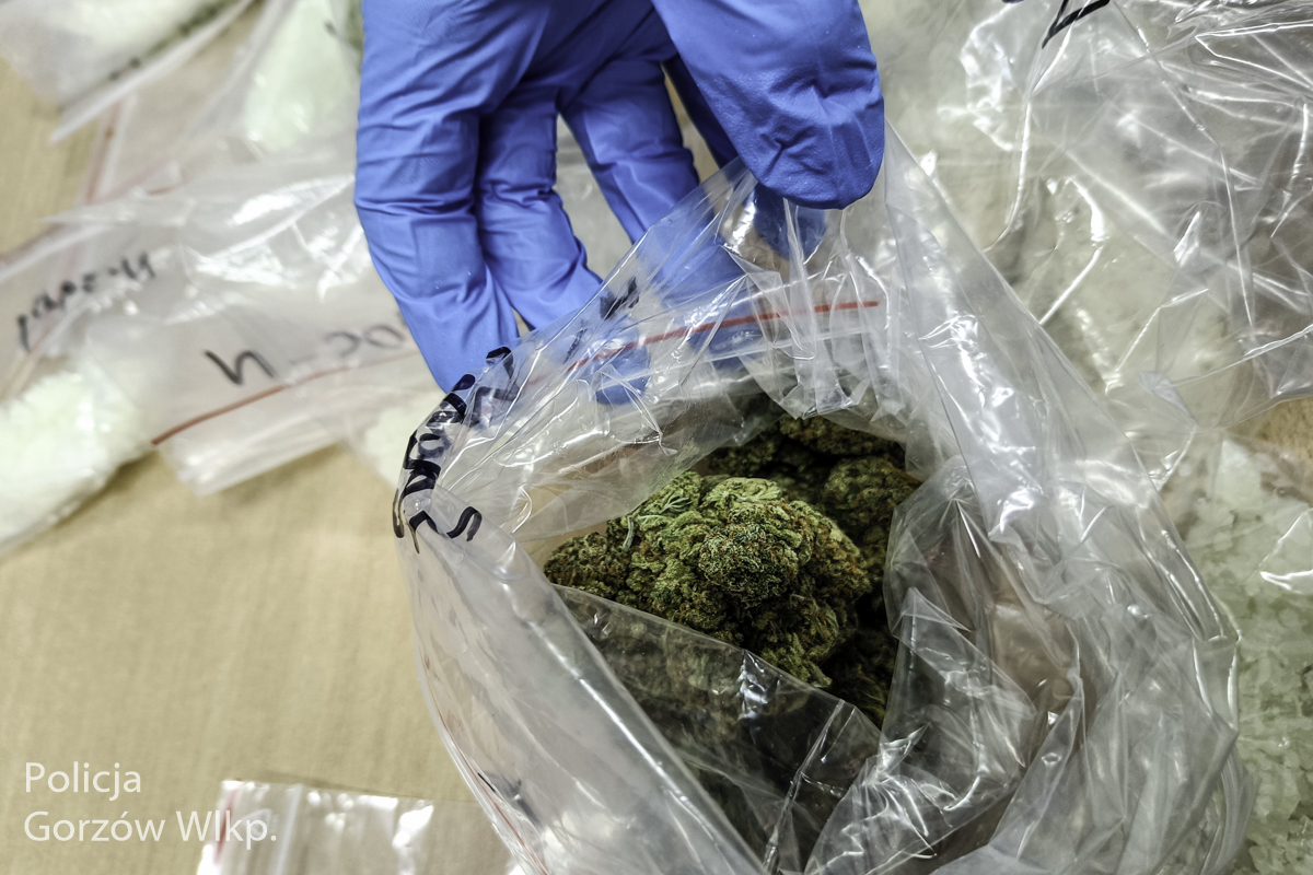 Gorzów: Weszli do mieszkania i znaleźli worki z narkotykami