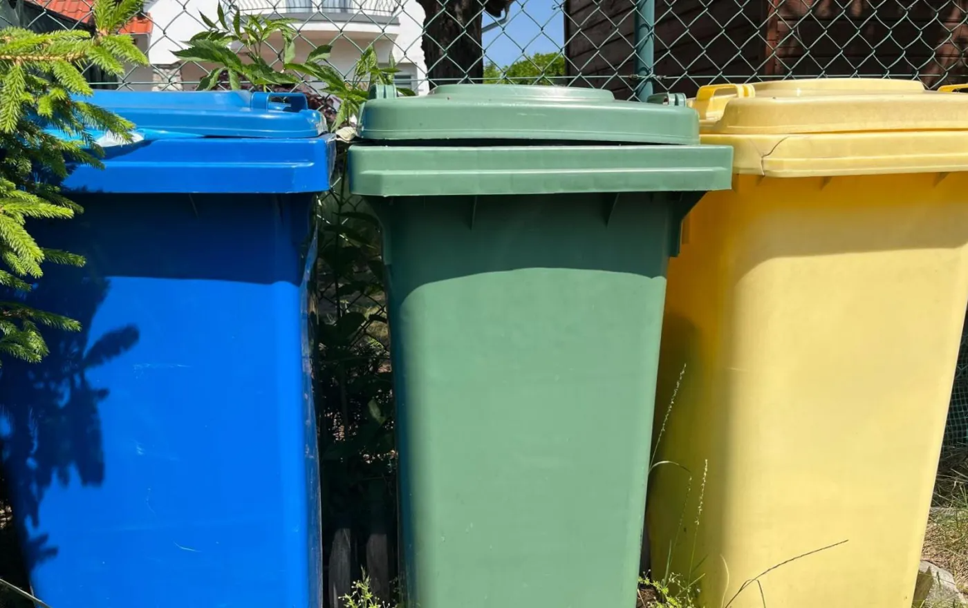 Plastik raz w miesiącu, zmieszane co dwa tygodnie. Mieszkańcy gmin czekają na stawki za śmieci