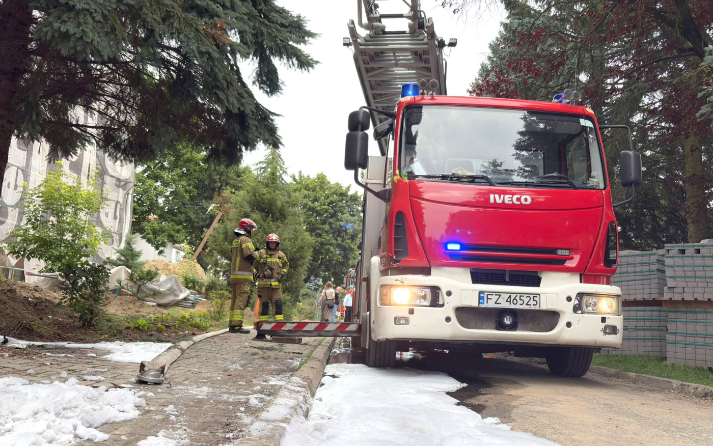 Pożar dachu szkoły podstawowej w Zielonej Górze. W akcji 8 zastępów straży