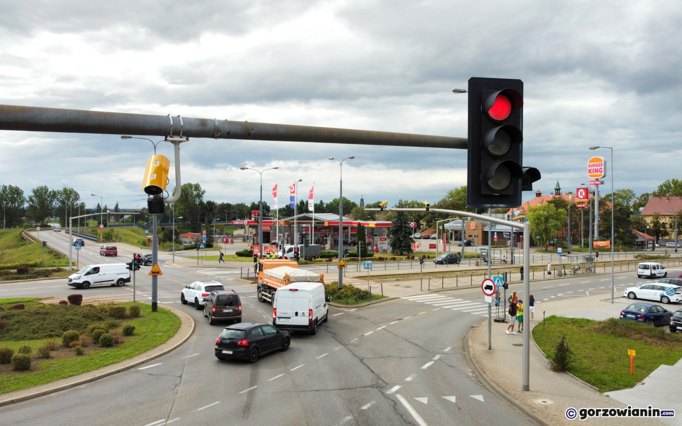 500 zł za zignorowanie czerwonego. Fotoradar już łapie kierowców