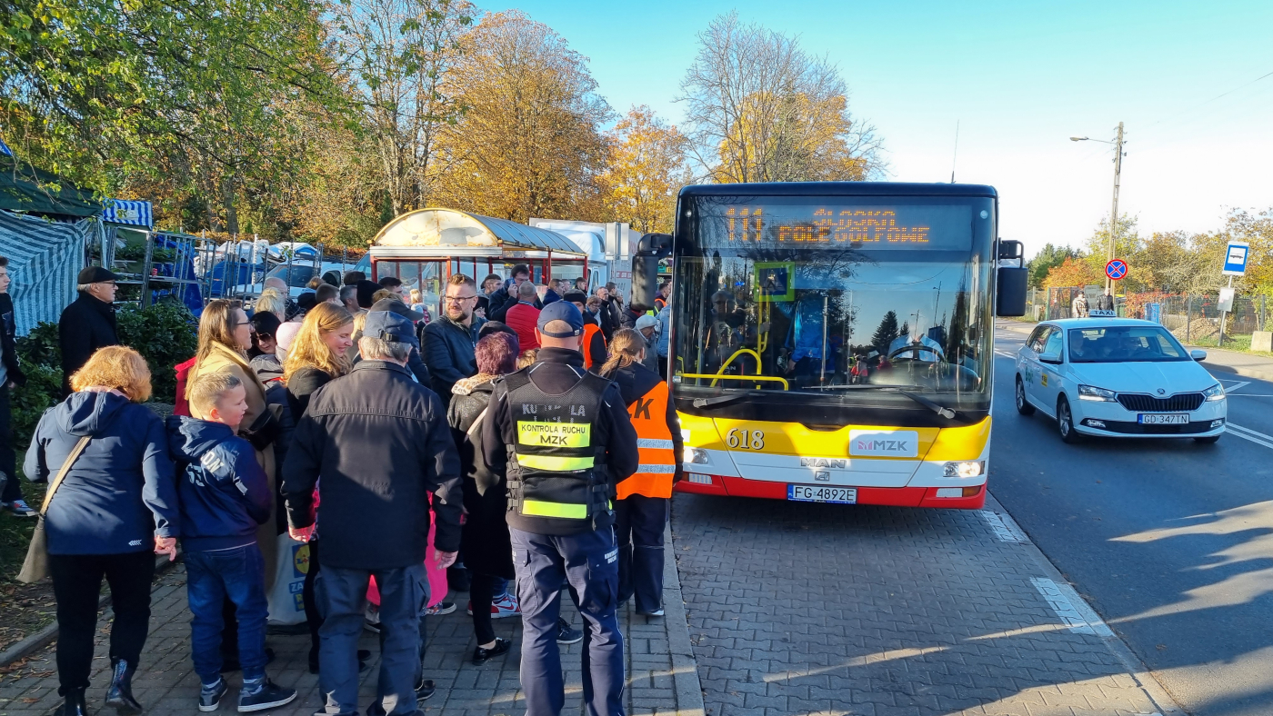 Trzy linie, więcej kursów. Zmiany w dojeździe na cmentarz komunalny w Gorzowie