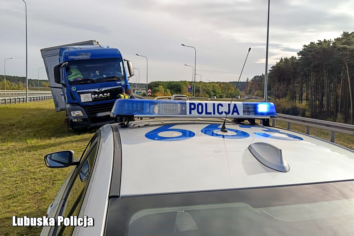 Próbował zawrócić ciężarówką i wjechać pod prąd na S3, bo tak kazała mu nawigacja