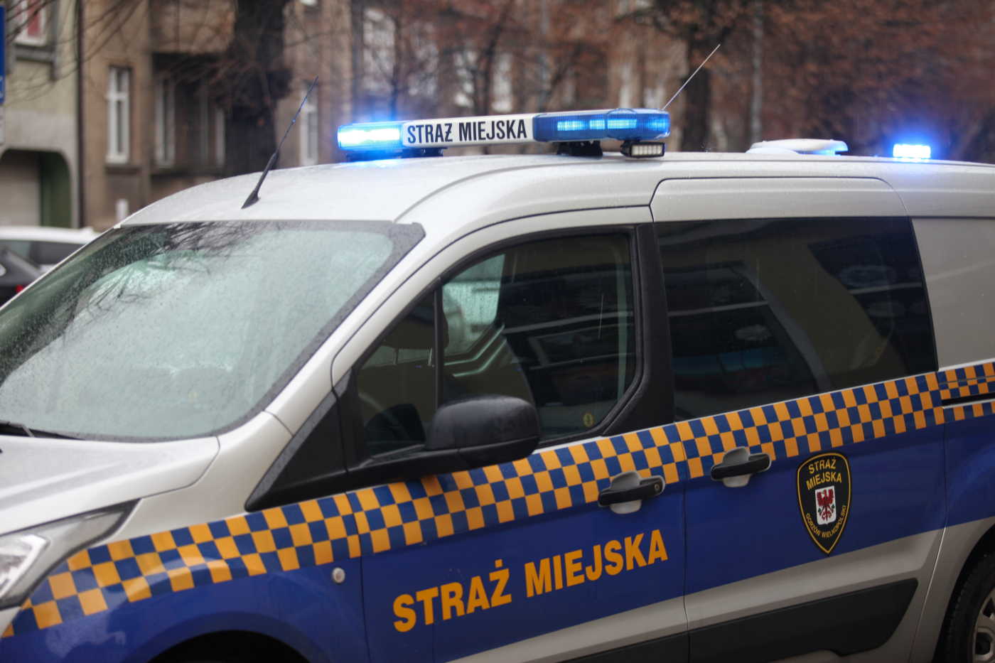 Awantura przy Chrobrego. Dwóch mężczyzn zaatakowało strażników miejskich