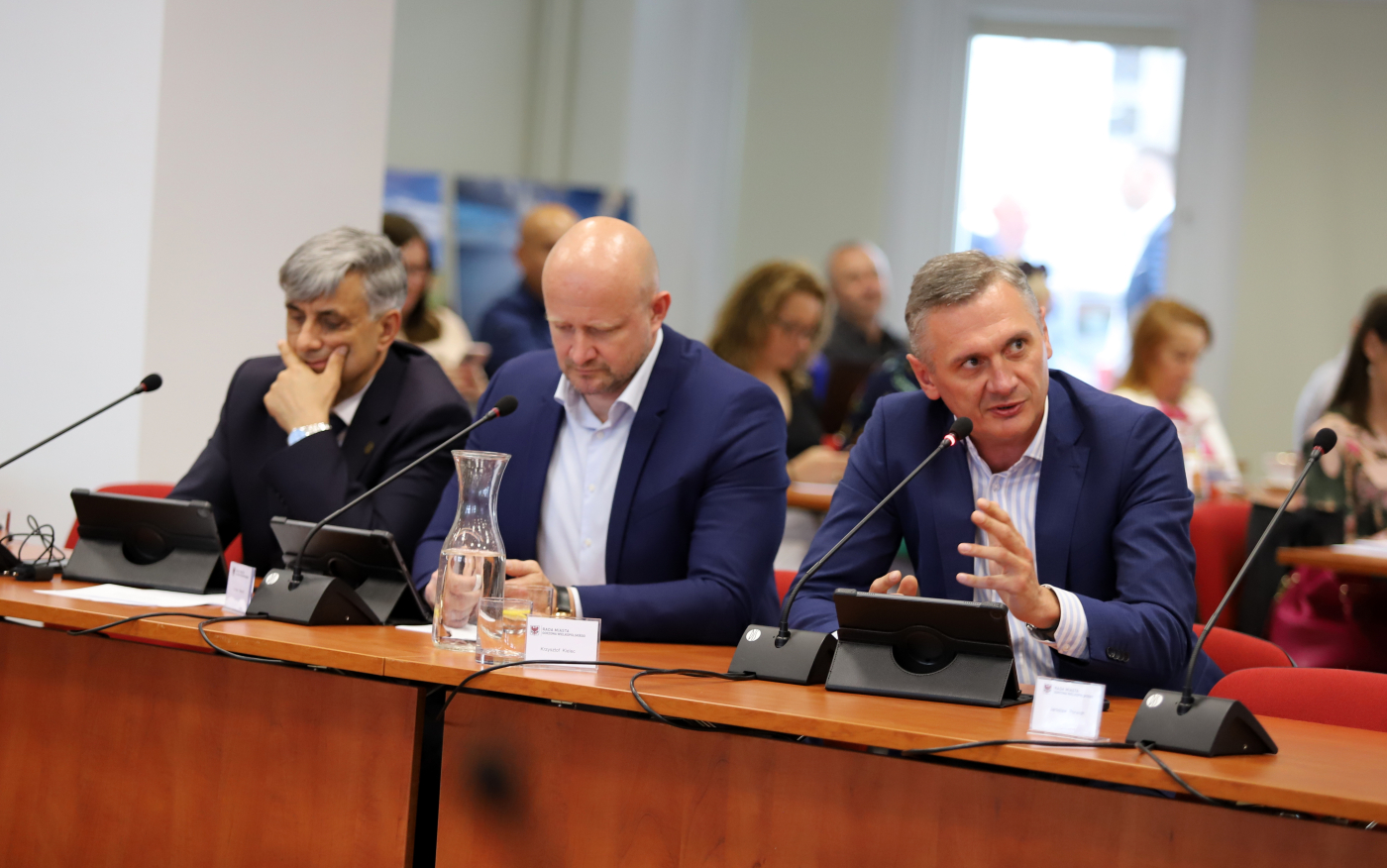 Radni z Gorzowa chcą kontroli NIK. Pytają o dopłaty do lotów z Babimostu