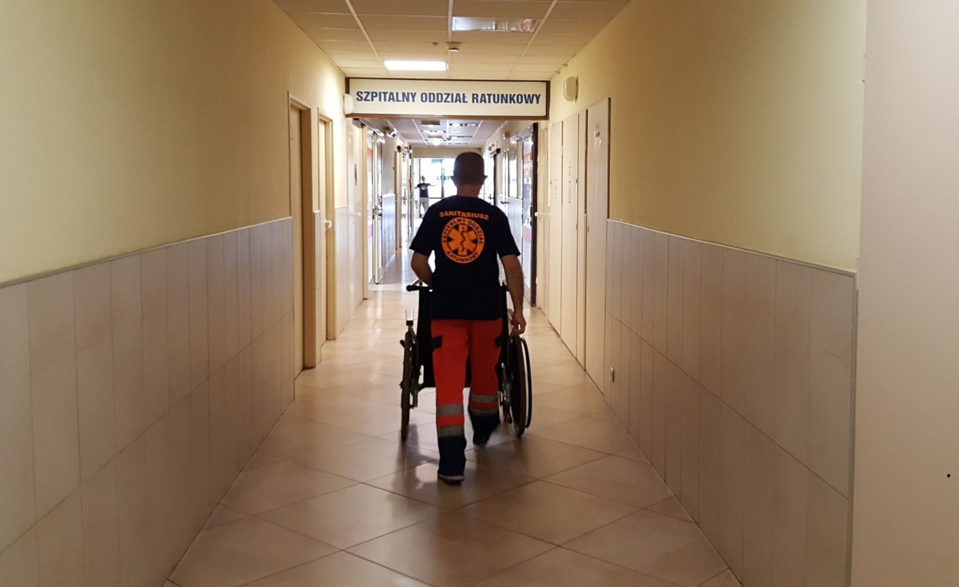 Grozili ratownikom medycznym i policjantom. Dwóch mężczyzn z Gorzowa stanie przed sądem