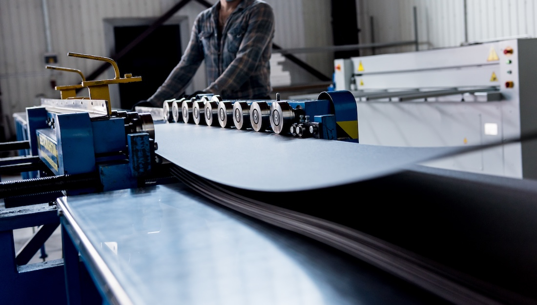 Jakie maszyny są niezbędne do obróbki metali na zimno?