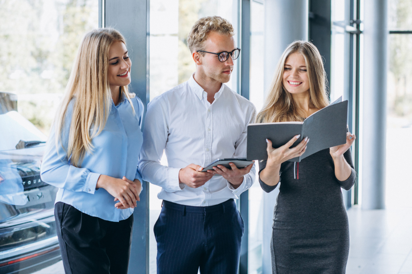 Jakie personalizowane prezenty wybrać dla pracowników przy ograniczonym budżecie?