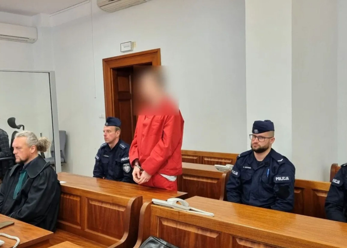 Mateusz H. oskarżony o zabójstwo ojca w Gorzowie na sali rozpraw w Sądzie Okręgowym. Wyrok dożywocia za zadanie 20 ciosów nożem przy ul. Łokietka.