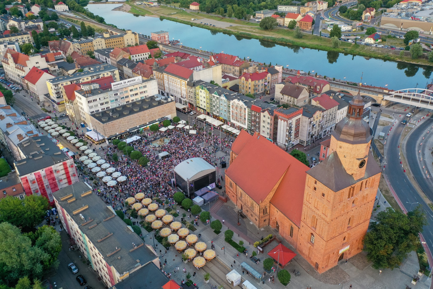 Wyniki raportu Co jest nie tak z tym miastem. Dane o niechęci młodych do zostania w Gorzowie.