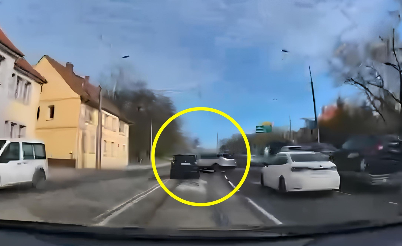 moment zderzenia samochodów osobowych ulica Podmiejska Gorzów marzec 2026 nagranie wideorejestrator kolizja drogowa pod górkę do ronda Solidarności