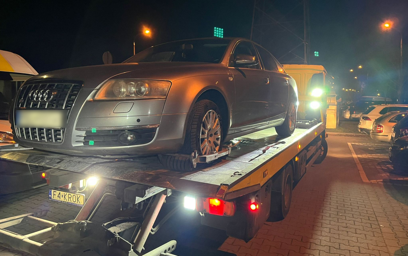 Pijany kierowca stracił Audi. Sąd wydał wyrok w trybie przyspieszonym