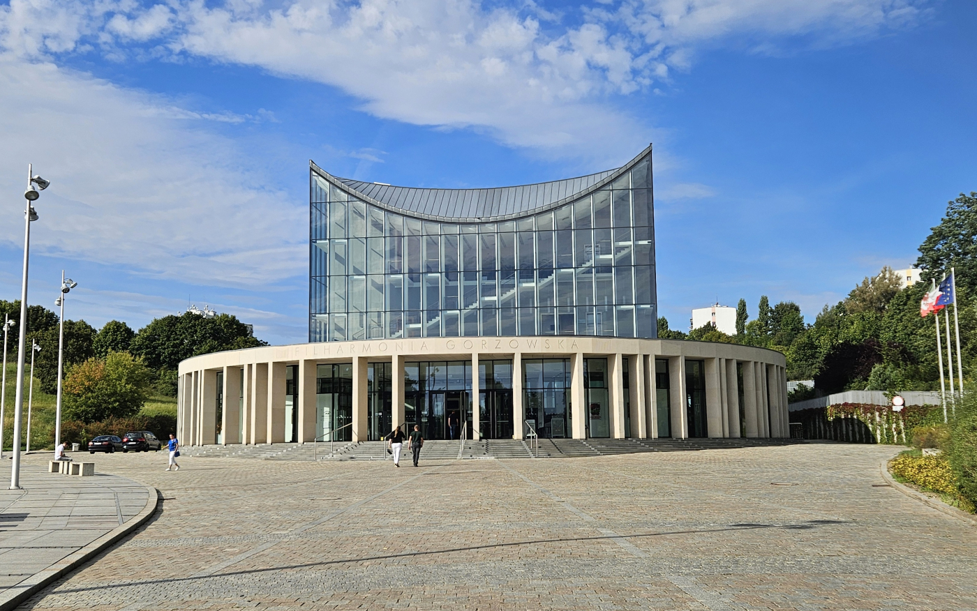 Budynek Filharmonii Gorzowskiej przy ul. Dziewięciu Muz. Obiekt wymaga pilnego remontu dachu i systemów sterowania za miliony złotych z budżetu.