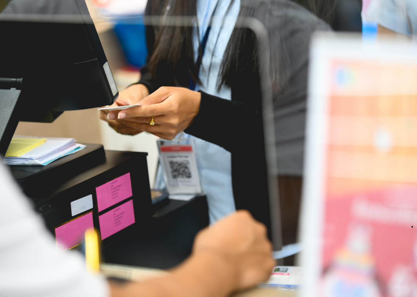 Brał cudze paragony i wypłacał sobie pieniądze. 20-latek z Gorzowa usłyszał zarzuty