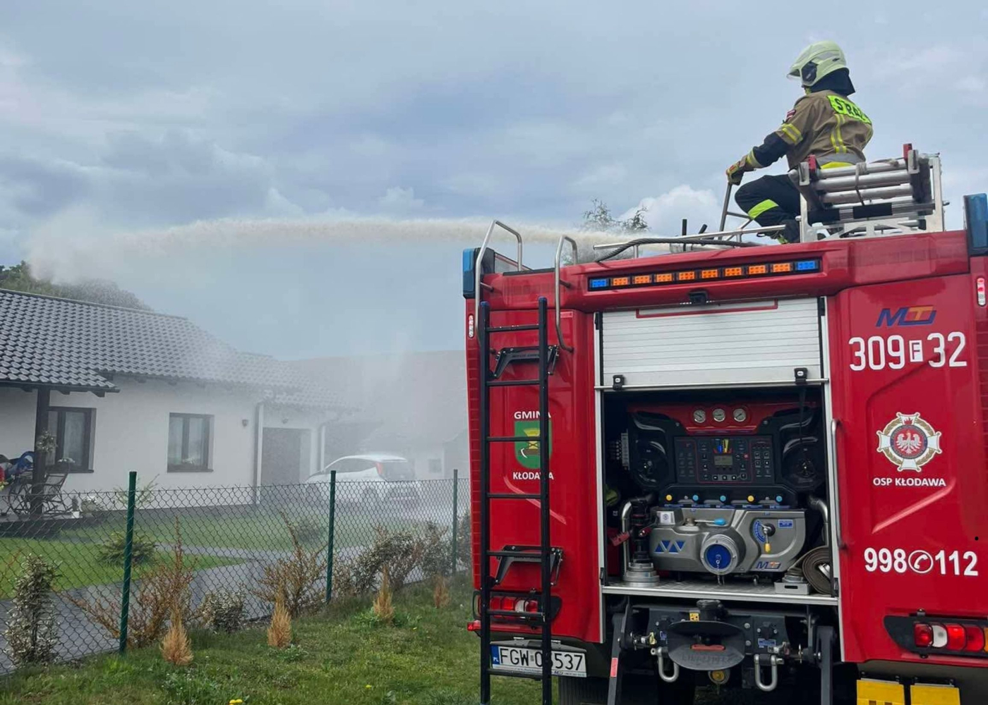 Strażacki Śmigus-Dyngus koło Gorzowa. Strażacy poleją dachy wodą na szczęście