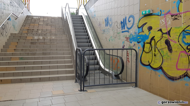 zniszczone schody i ubytki w posadzce przejście podziemne ulica Górczyńska Gorzów naprawa pękniętych płytek w tunelu na osiedlu Górczyn marzec 2026