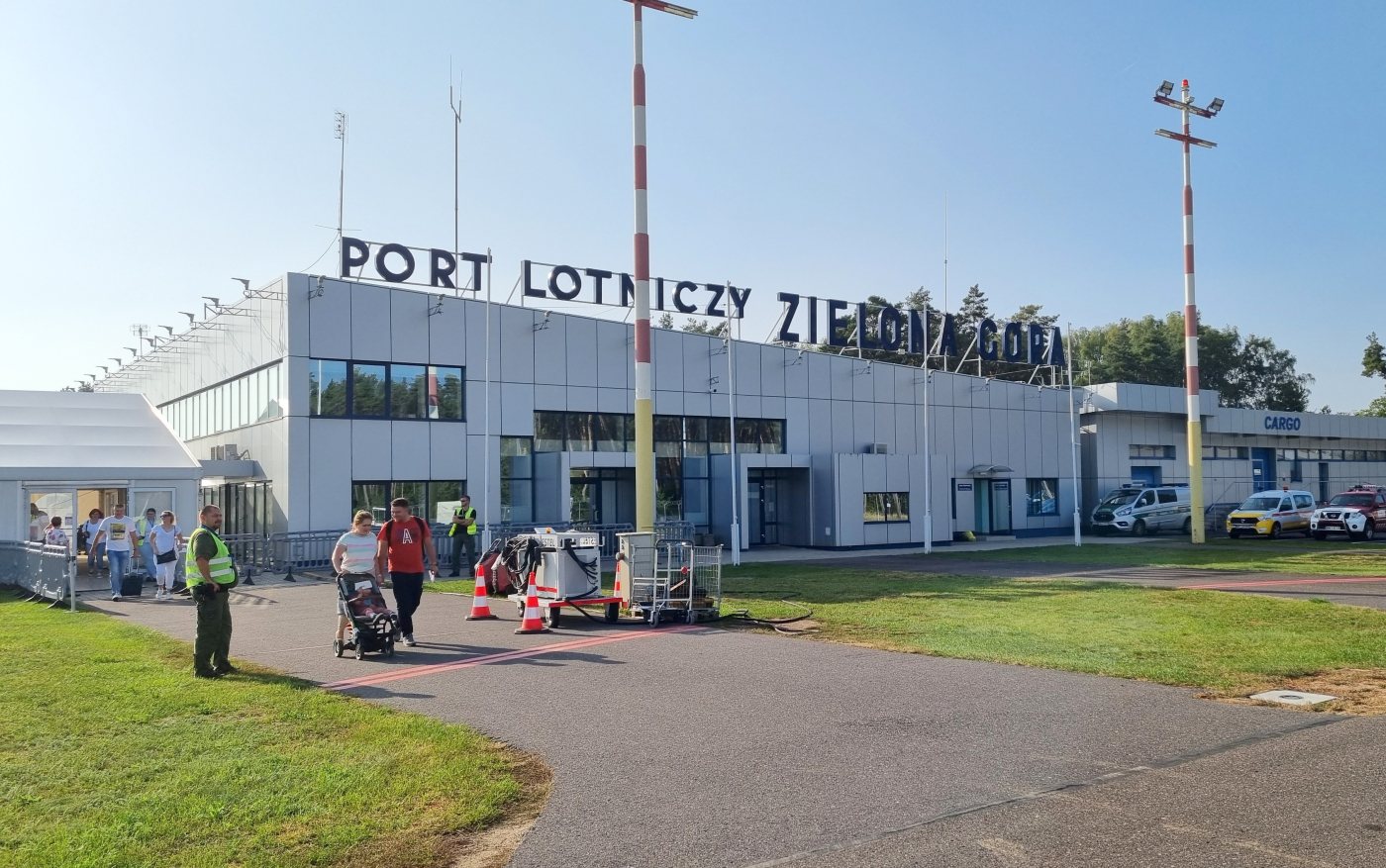 Słomiany miś dla Urzędu Marszałkowskiego? Loty z Babimostu do Egiptu walczą o tytuł totalnego absurdu