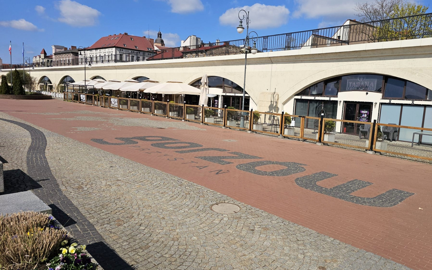 Nowy napis Gorzów Wielkopolski na Bulwarze Wschodnim w Gorzowie zastąpi hasło Gorzów Przystań. Architekt zapowiada lifting i tężnie nad Wartą.