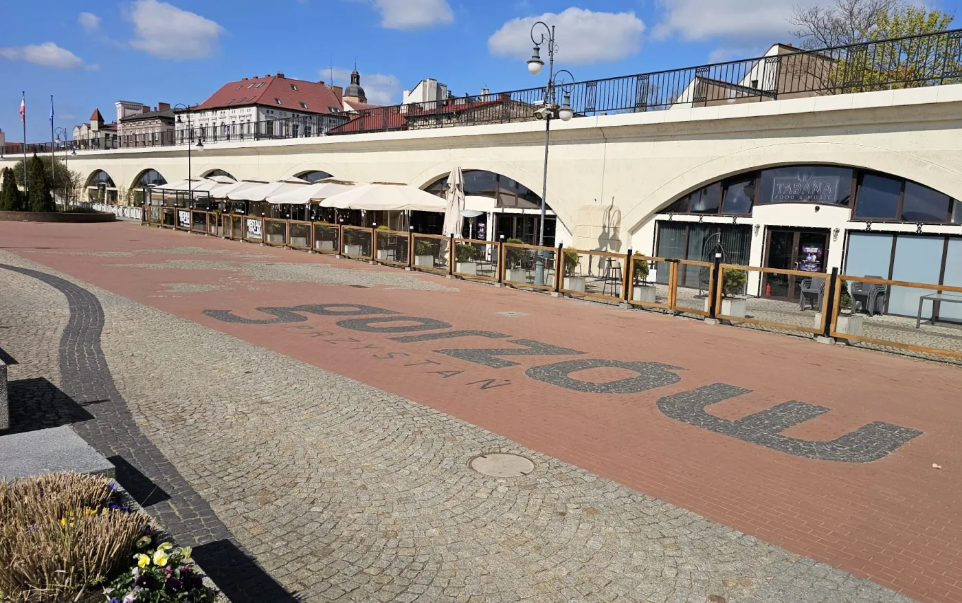 Bulwar Wschodni w Gorzowie przed przebudową. Miasto pozyskało 2,3 mln zł na tężnie, nowy plac zabaw oraz napis, który zastąpi hasło Gorzów Przystań.