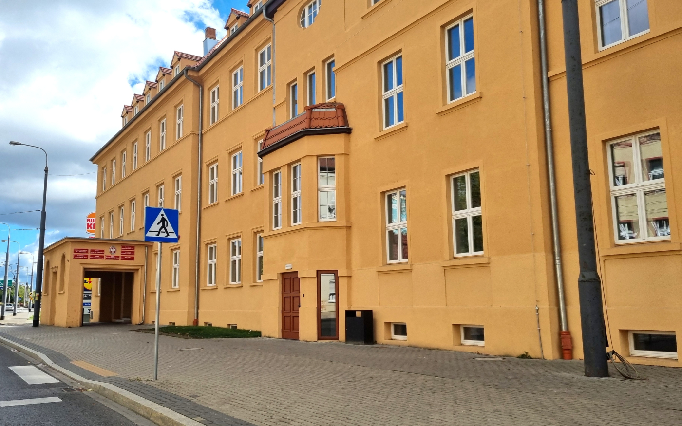 Centrum Edukacji Zawodowej i Biznesu w Gorzowie budynek szkoły CEZiB interwencja nauczycieli zarzuty mobbing i nieprawidłowości