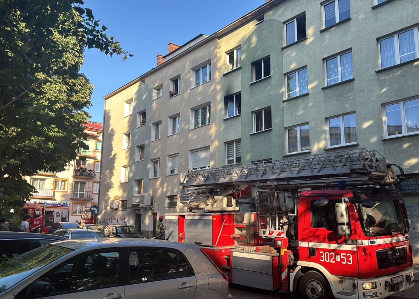 Pożar mieszkania w bloku przy ulicy Sikorskiego w Gorzowie strażacy na miejscu zdarzenia