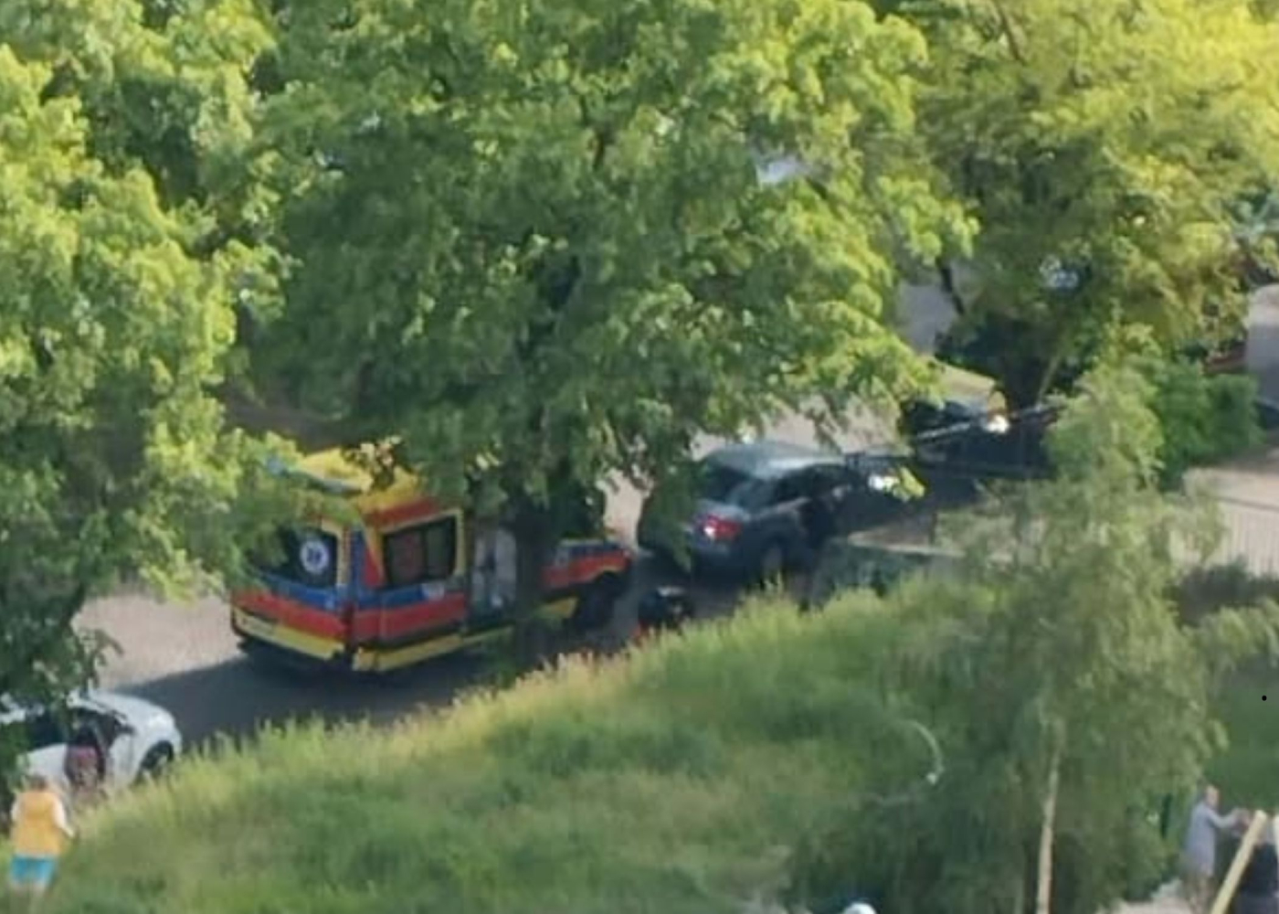 Pogotowie ratunkowe Gorzów reanimacja na chodniku ulica Matejki w Gorzowie policjant uratował życie