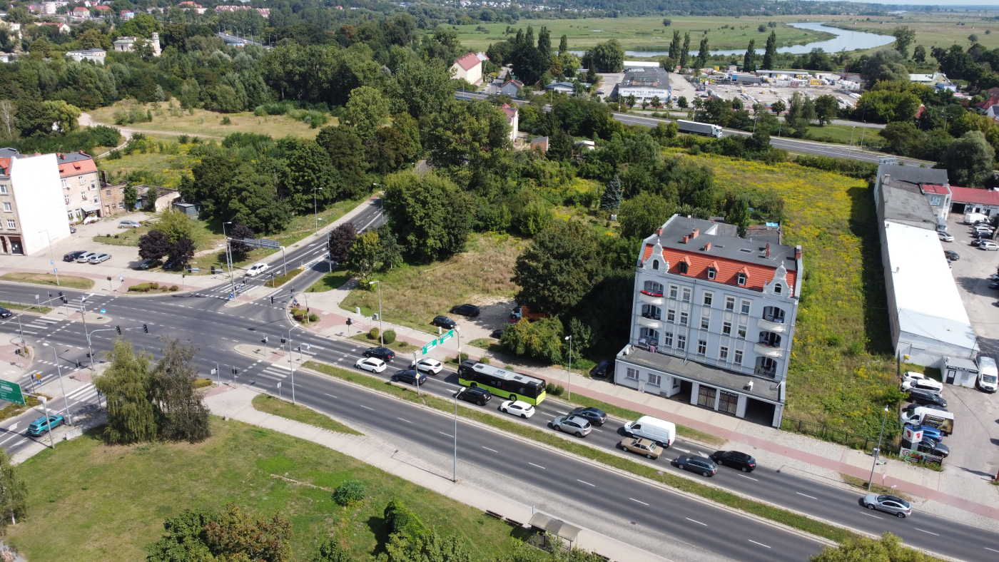 Plac pod budowę nowego bloku GTBS przy skrzyżowaniu ulic Grobla i Zielona w Gorzowie Teren po wyburzonej kamienicy przy ulicy Grobla i Zielona 