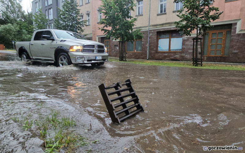 alert pierwszego stopnia przed burzami i ulewnym deszczem dla miasta Gorzów