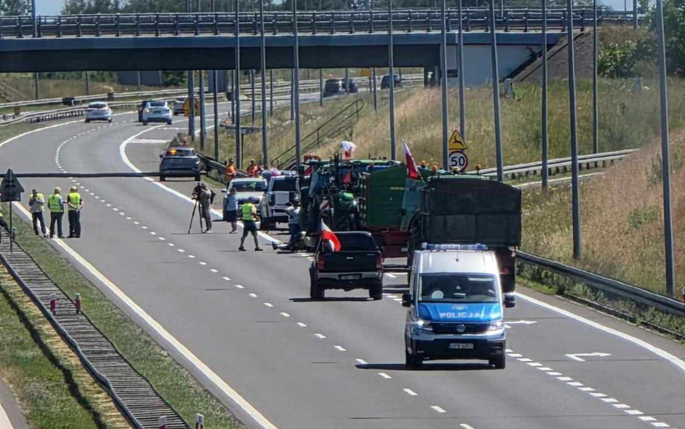 Protest rolników i zablokowana droga ekspresowa S3 węzeł Pyrzyce Gryfino Szczecin Gorzów