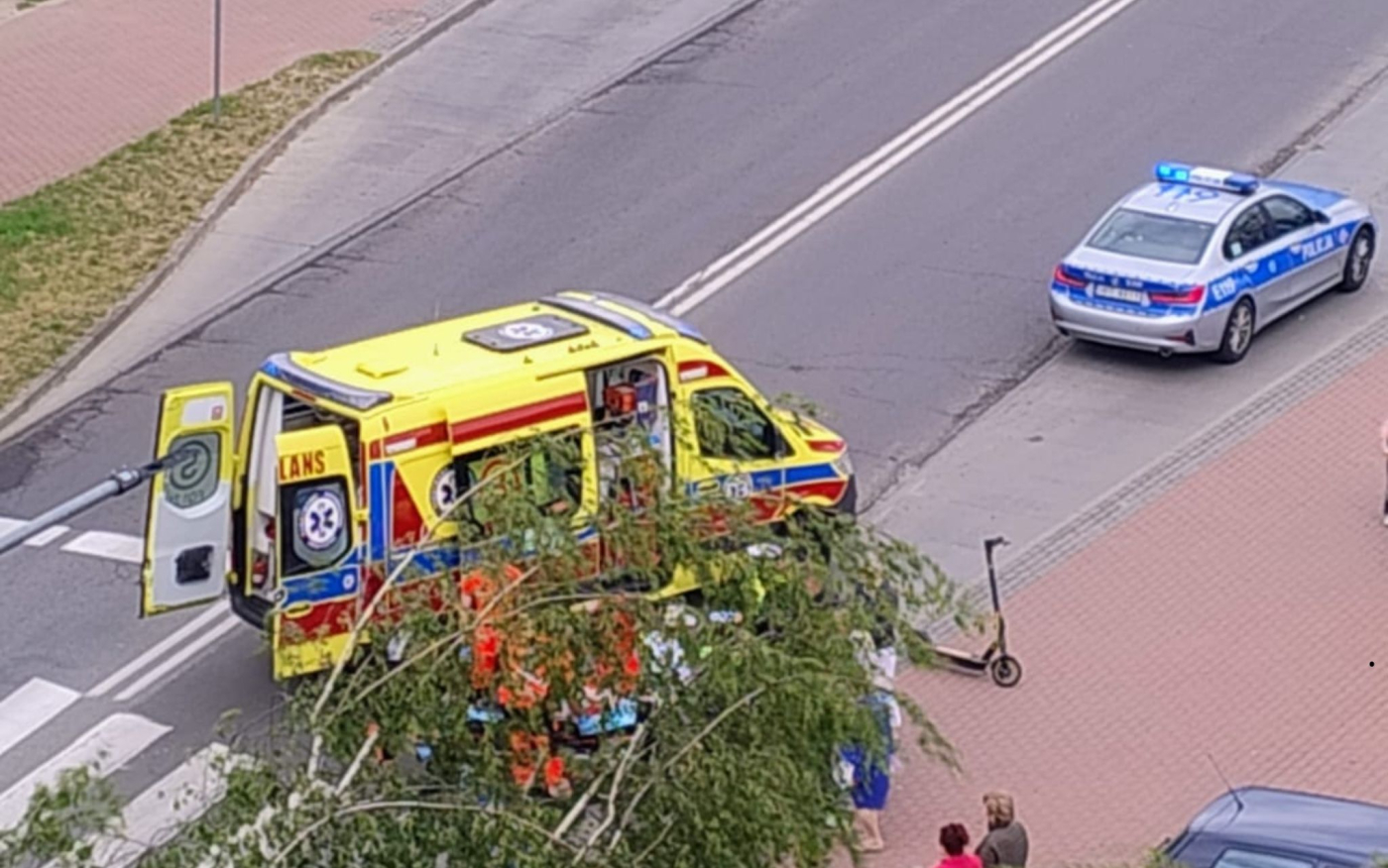 Potrącenie dziecka na oznakowanym przejściu dla pieszych ulica Fredry w Gorzowie ranny 13-latek na hulajnodze elektrycznej