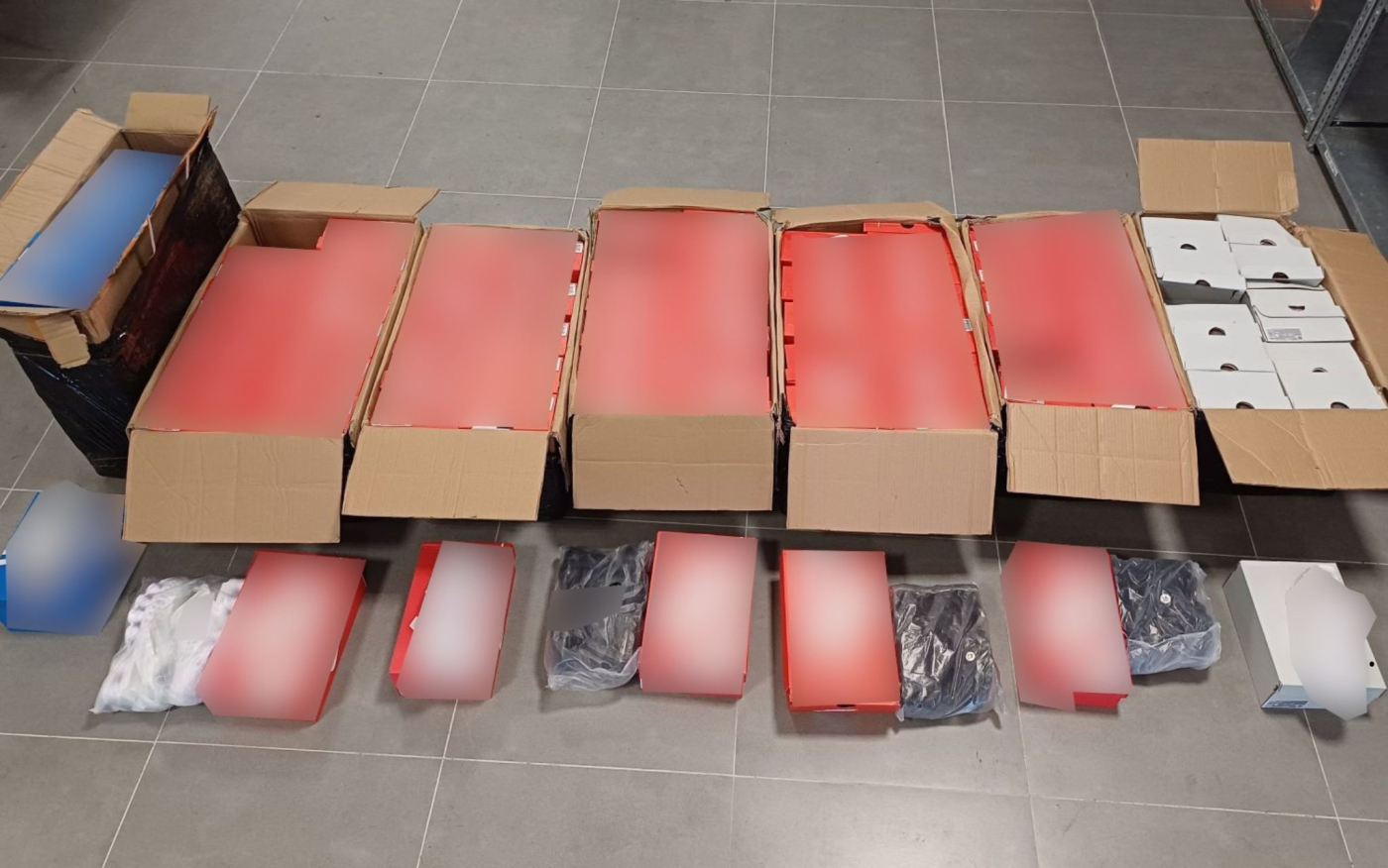 Podrobione buty o wartości 60 tys. zł przejęte przez KAS w Gorzowie