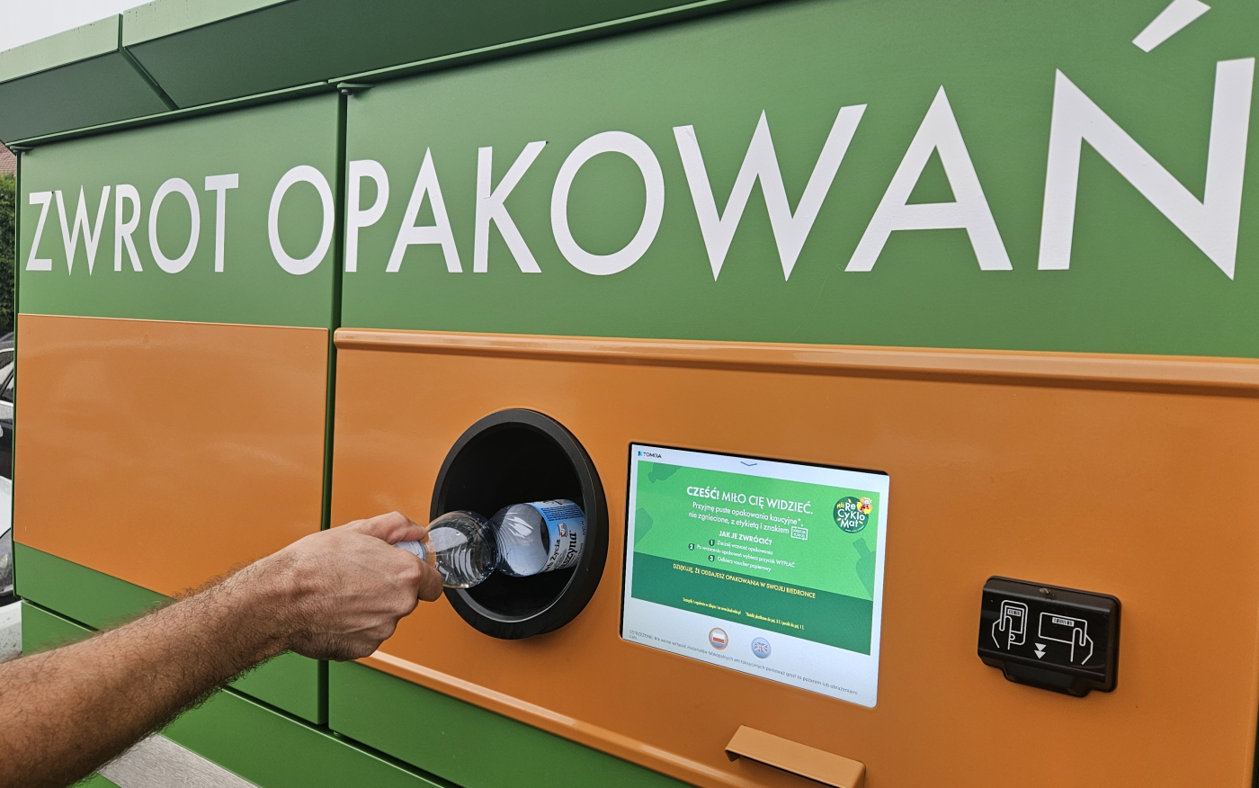 system kaucyjny kaucja za puszki i butelki przepełnione butelkomaty kolejki w sklepach oddawanie butelek ministerstwo klimatu gorzow