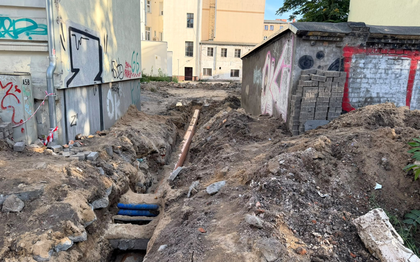 przebudowa podworka ulica krzywoustego chrobrego gorzow nowa kanalizacja deszczowa i szlaban inwestycja zgm