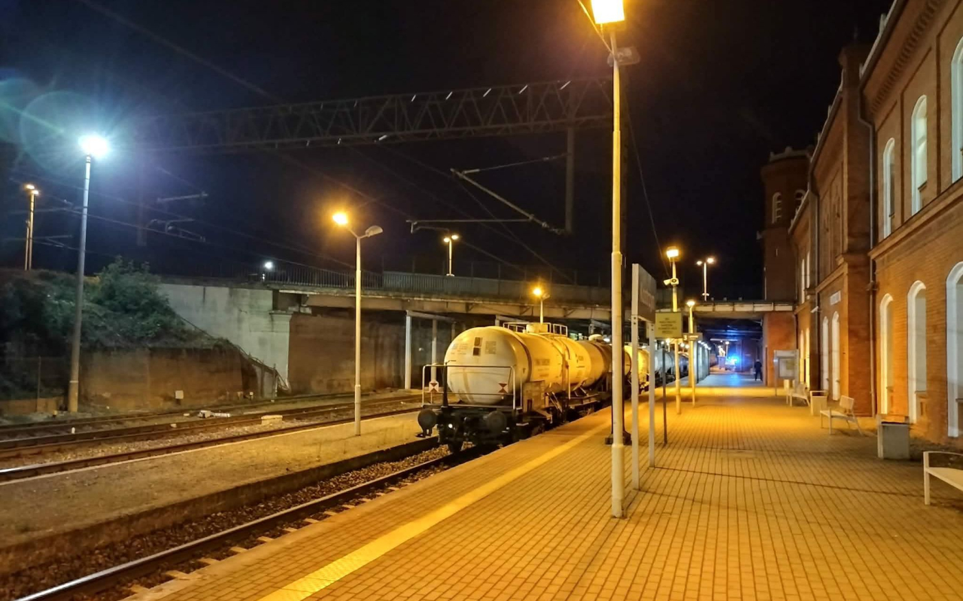 Wypadek na torach kolejowych w Kostrzynie nad Odrą policja Gorzów interwencja służb na stacji