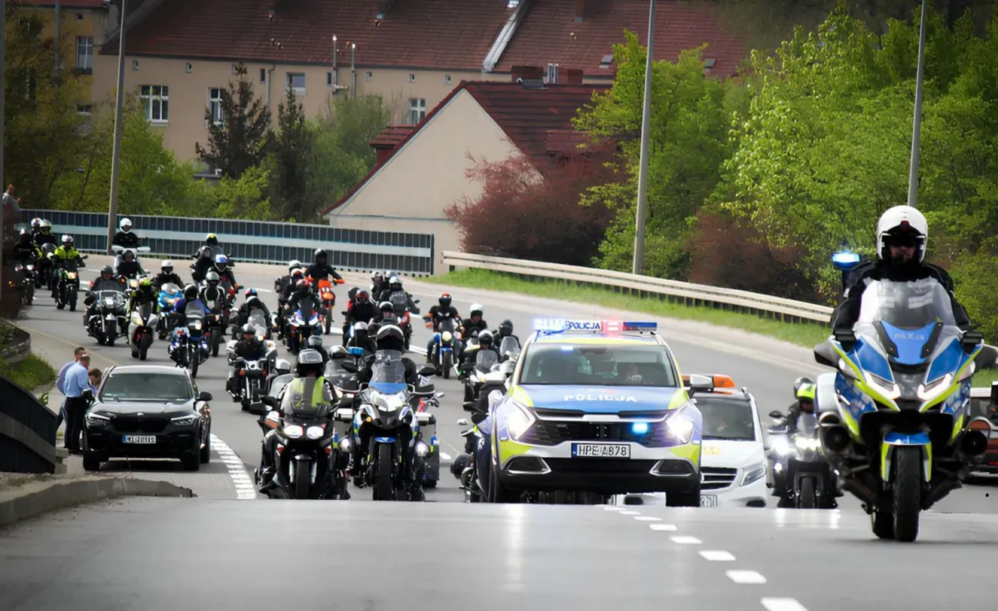 parada motocyklowa Gorzów zakończenie sezonu motocykliści parking przy stadionie żużlowym zbiórka charytatywna bezpieczeństwo w ruchu drogowym