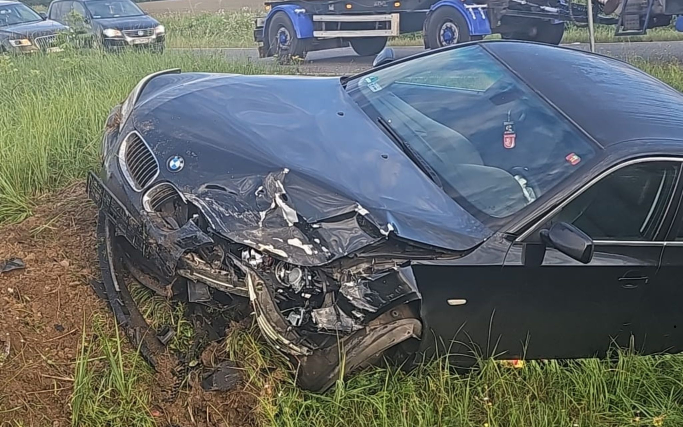 Wypadek samochodowy na drodze Gorzów Myślibórz z udziałem volkswagena i bmw