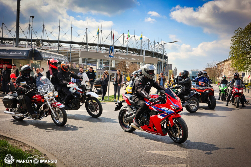 motocyklowe zakonczenie sezonu w gorzowie trasa przejazdu setki motocyklistow na ulicach miasta parada motocyklowa gorzow