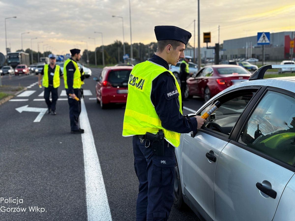 zatrzymany pijany kierowca renault kontrola trzezwosci policja ulica kasprzaka gorzow wiozl dzieci