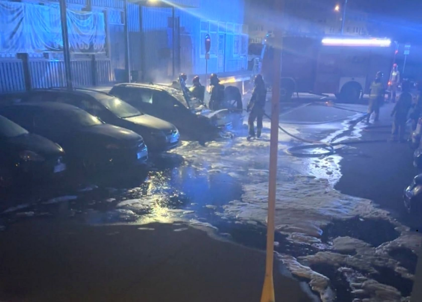 spalone samochody ford i nissan pożar osiedle staszica ulica marcinkowskiego gorzow
akcja straży pożarnej pożar zaparkowanych aut policja bada podpalenie gorzow