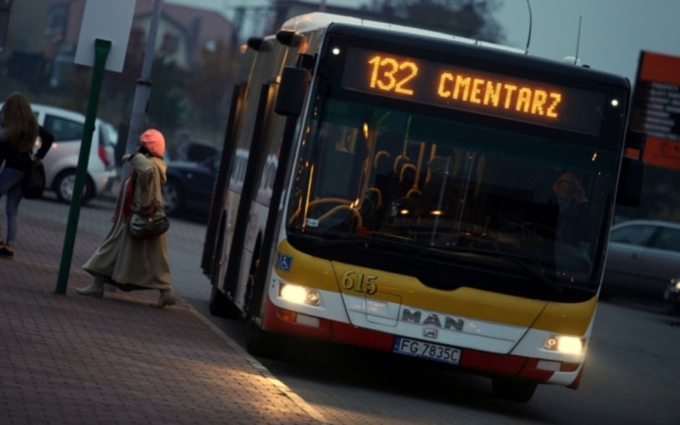 zmiany tras autobusów Gorzów nowa ulica Kamienna brak porannego dojazdu na cmentarz