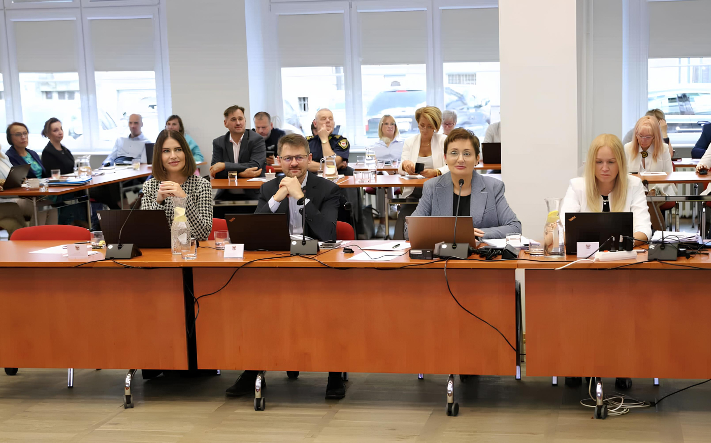 Zestawienie wydatków na delegacje zastępców prezydenta Gorzowa wyjazdy służbowe pochłonęły 26 tysięcy złotych
