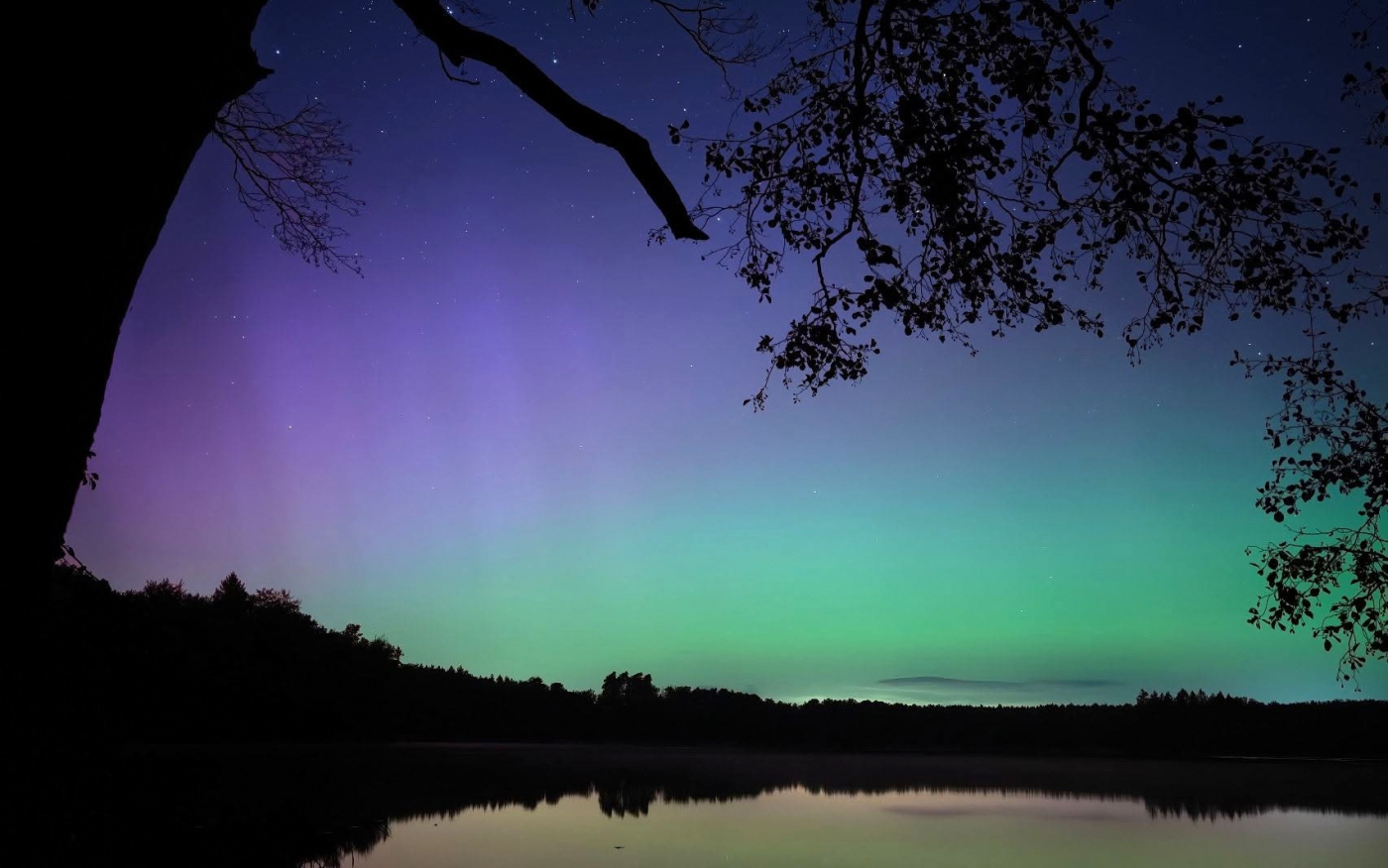 zorza polarna Gorzów burza magnetyczna nad Polską alert zorzowy widoczność zjawiska astronomicznego na lubuskim niebie zdjęcia czytelników