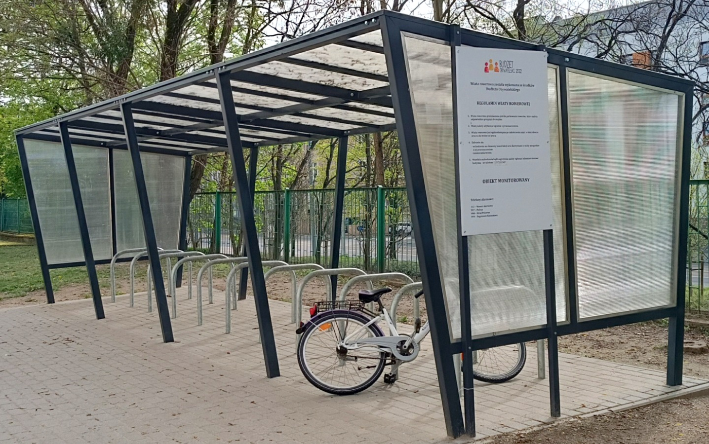 Zadaszona wiata rowerowa typu Bike and Ride na obrzeżach Gorzowa