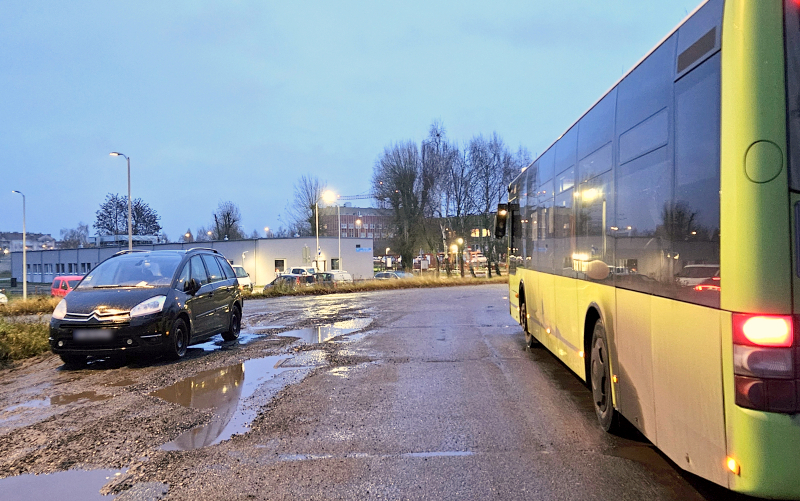 przebudowa pętli autobusowej ulica Dekerta Gorzów zniszczony asfalt pętla przy szpitalu Gorzów