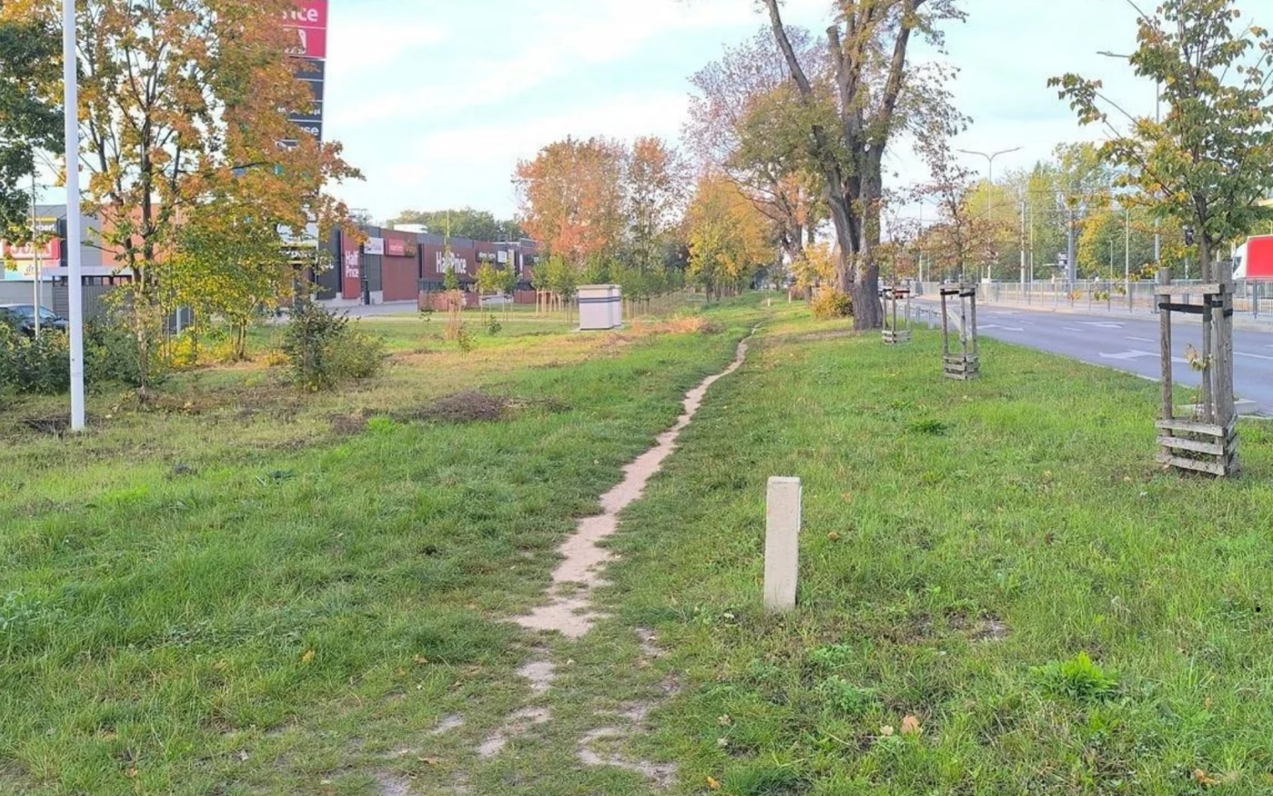 brak utwardzonego chodnika droga krajowa nr 22 ulica franciszka walczaka park handlowy big rondo gdynskie gorzow