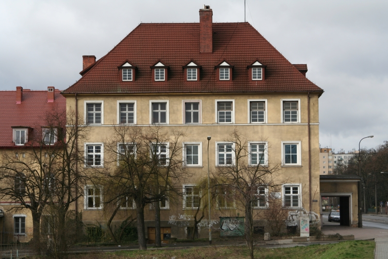 Sprawa terenów poszpitalnych przy Warszawskiej. Zarząd uzasadnia odmowę