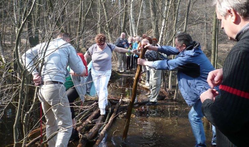Podąża za nimi słońce